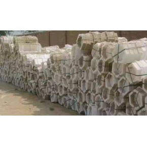 高价求购各种工程废旧塑料模具/现金收购废旧塑料模盒模具