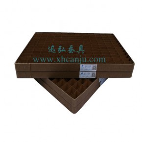 用方格蔟上蔟蚕老是不进孔怎么办？